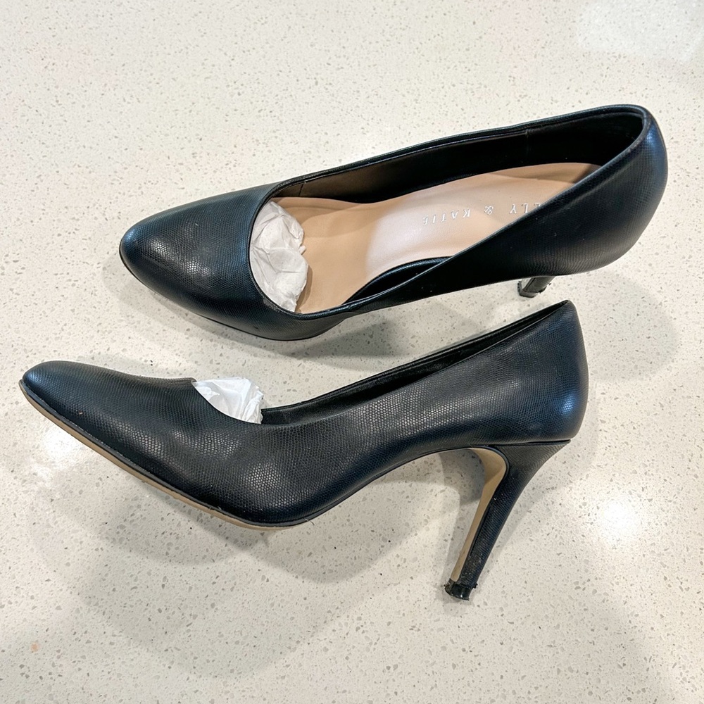 Kelly & Katie Black rounToe Stiletto Pumps